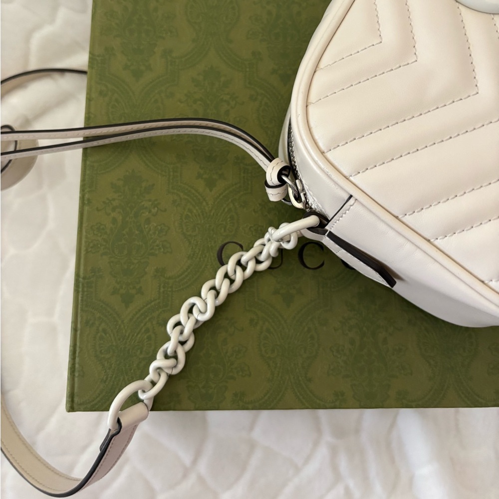 Gucci GG Marmont Small Camera Bag - Picture 9 of 16